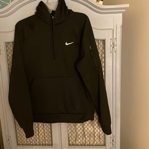 Men’s therma fit black sweatshirt with kangaroo pockets and zipper on sleeve